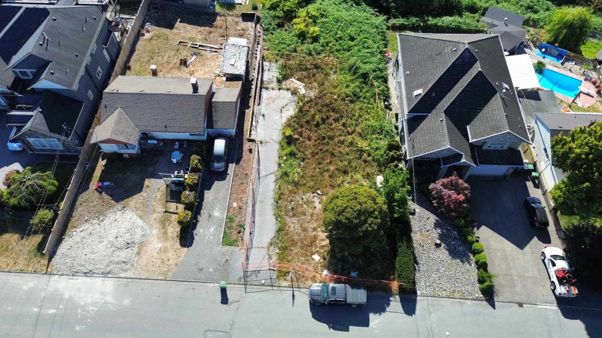 Exterior Front Photo of 10927 128a Street, Surrey, BC