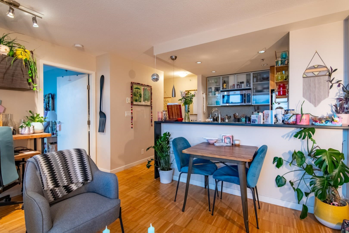Kitchen Photo of 1901 33 Smithe Street, Vancouver, BC