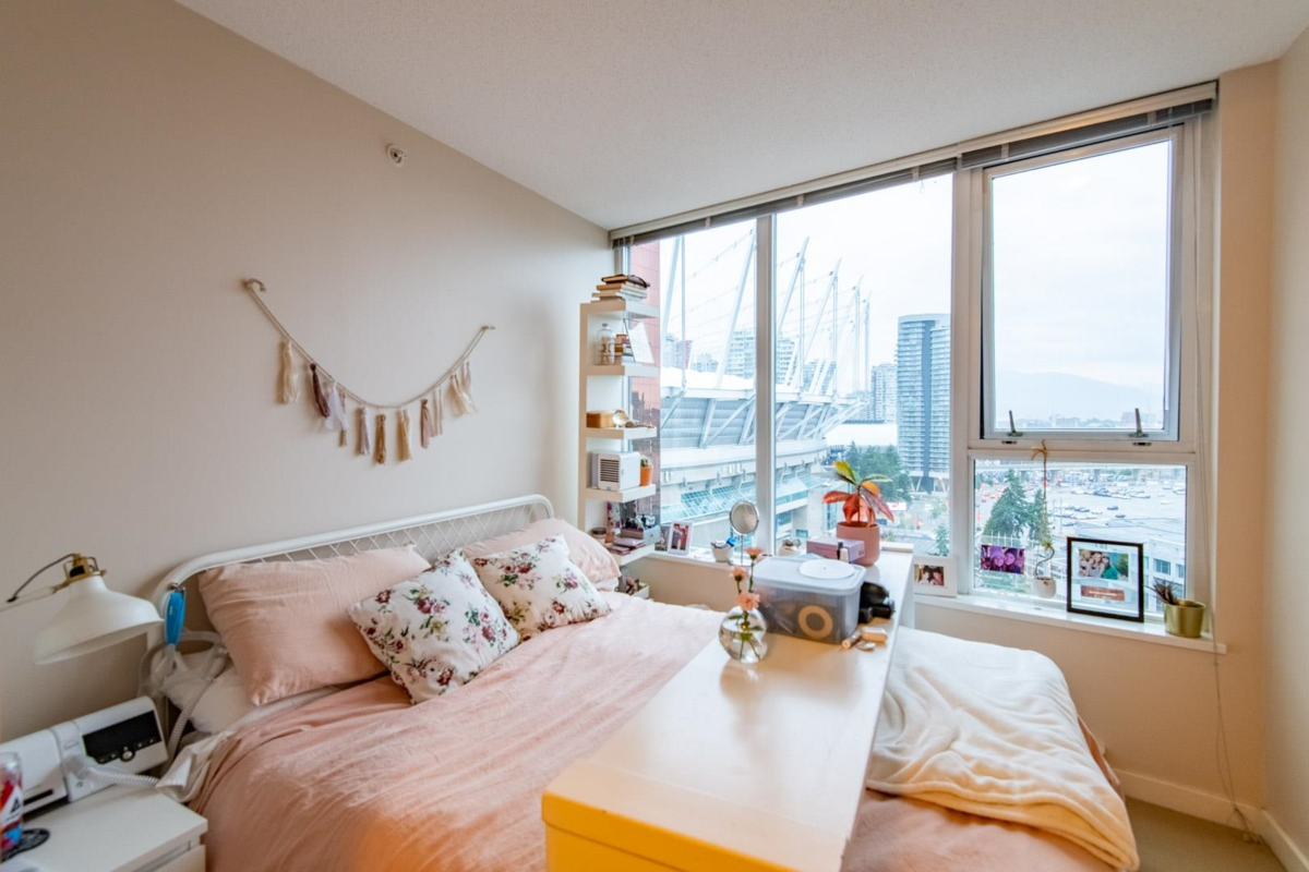 Walk-In Closet Photo of 1901 33 Smithe Street, Vancouver, BC