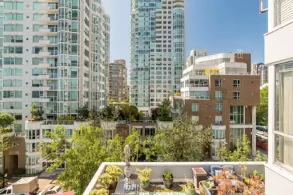 Loft / Bonus Room Photo of 604 1500 Howe Street, Vancouver, BC
