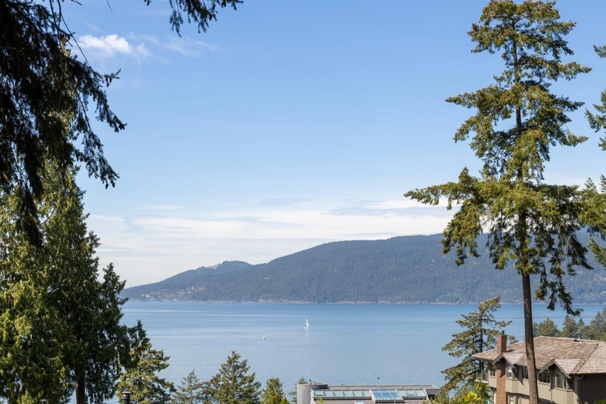 Exterior Front Photo of 5502 Parthenon Place, West Vancouver, BC