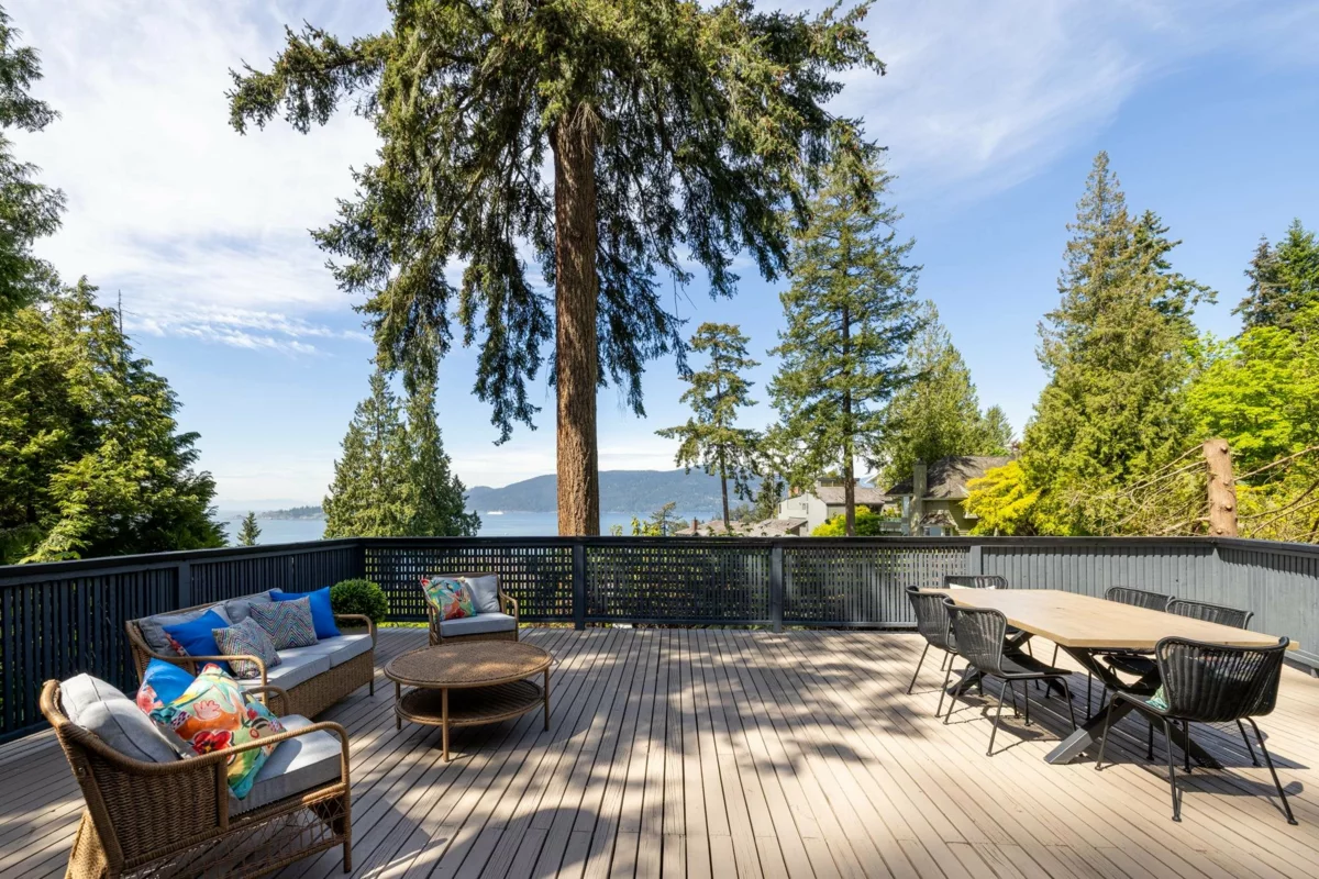 Family Room Photo of 5502 Parthenon Place, West Vancouver, BC