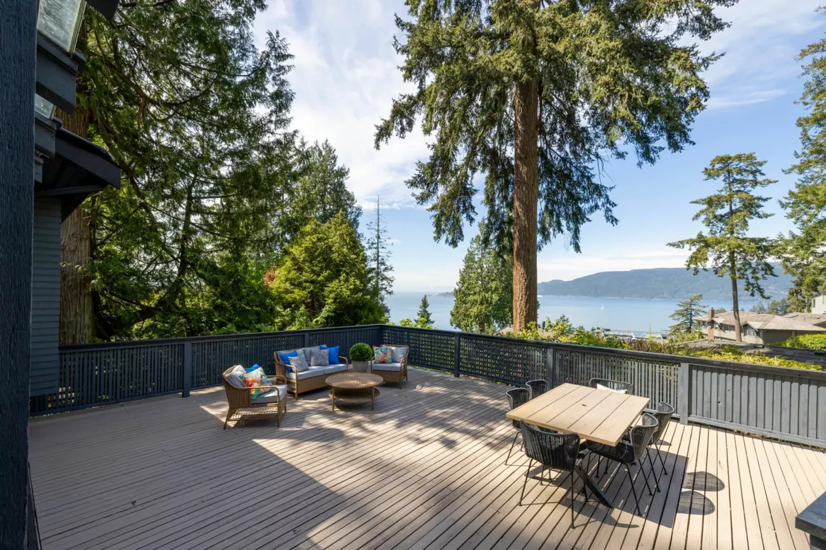 Living Room Photo of 5502 Parthenon Place, West Vancouver, BC