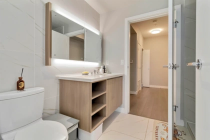 Primary Bathroom Photo of 229 9333 Tomicki Avenue, Richmond, BC