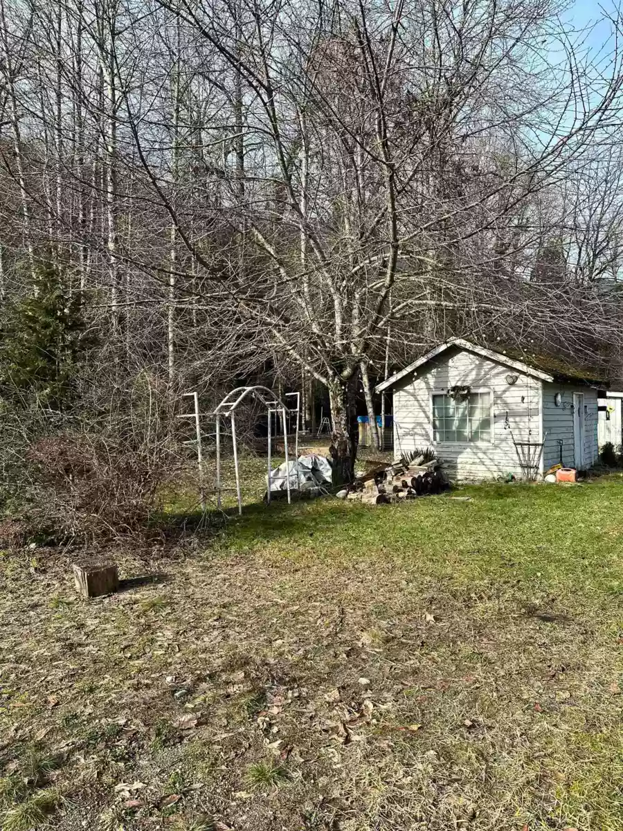 Living Room Photo of 48835 Highline Road, Boston Bar, BC