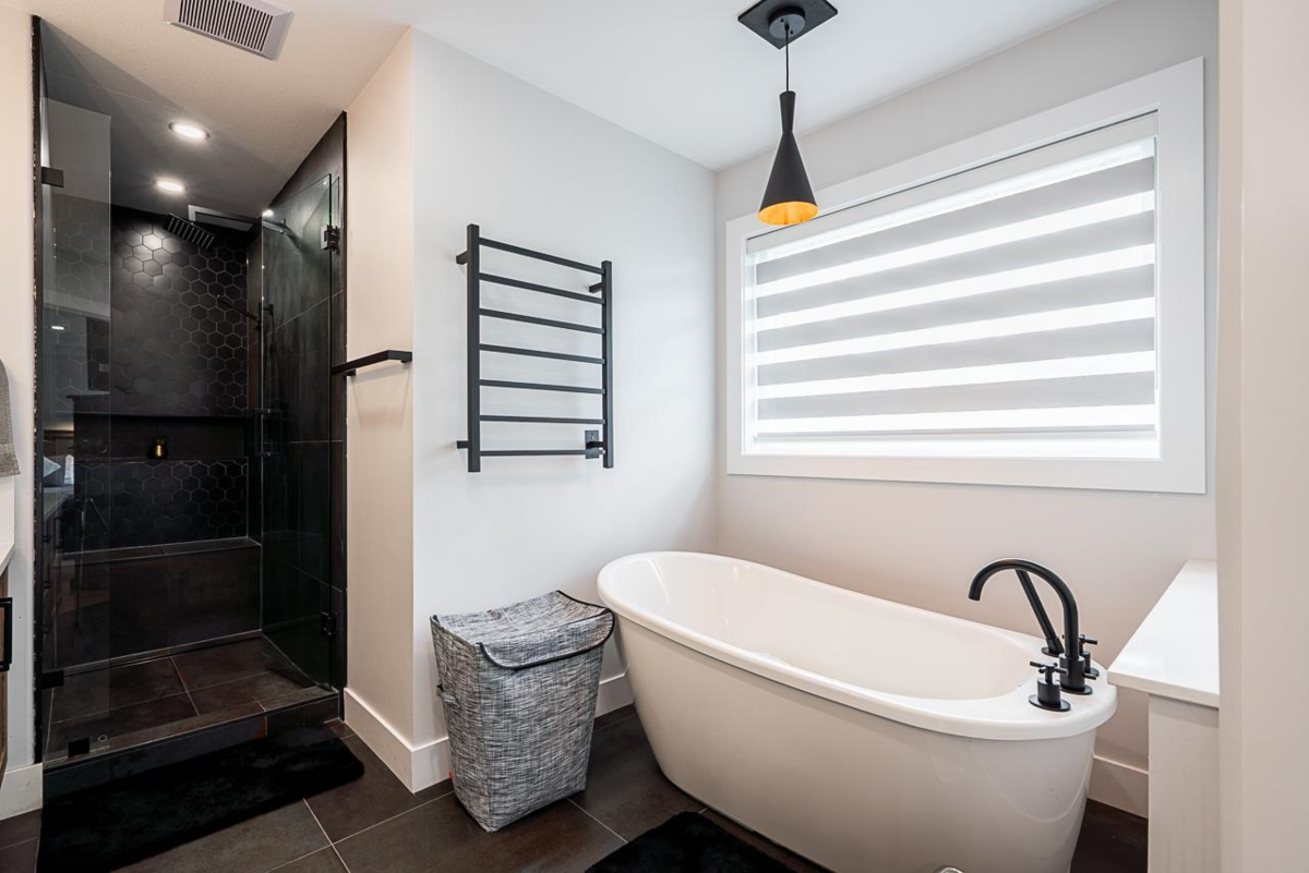 Entry Foyer Photo of 10411 170a Street, Surrey, BC