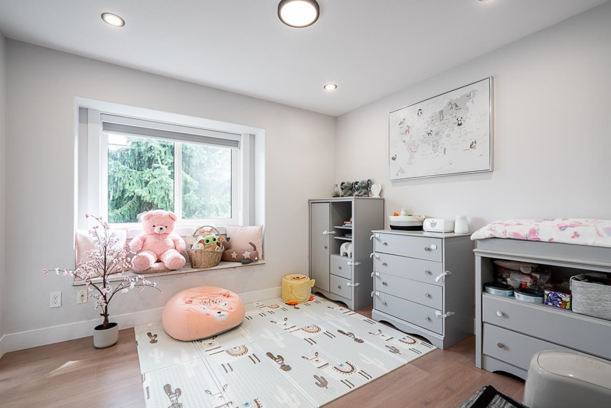 Hallway Photo of 10411 170a Street, Surrey, BC