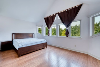 Garage Interior Photo of 16354 30b Avenue, Surrey, BC