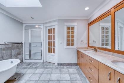 Hallway Photo of 16354 30b Avenue, Surrey, BC