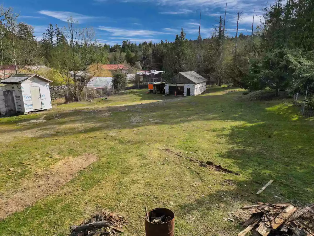Family Room Photo of 510 Whalen Road, Mayne Island, BC