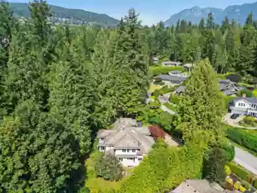 520 Hadden Drive, West Vancouver, BC, West Vancouver — Single Family Residence for sale