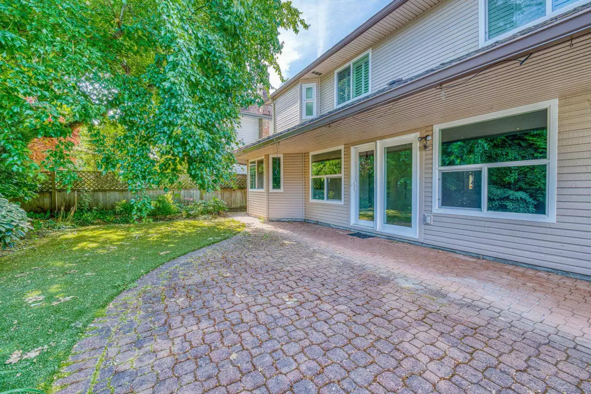 Walk-In Closet Photo of 10680 Bissett Drive, Richmond, BC