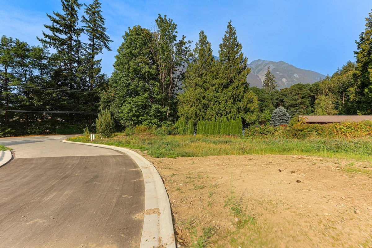 Bedroom 4 Photo of 2 66026 Kawkawa Lake Road, Hope, BC