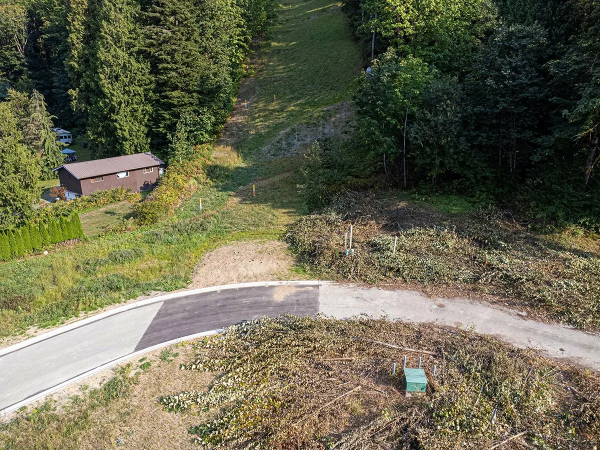 Kitchen Island Photo of 2 66026 Kawkawa Lake Road, Hope, BC