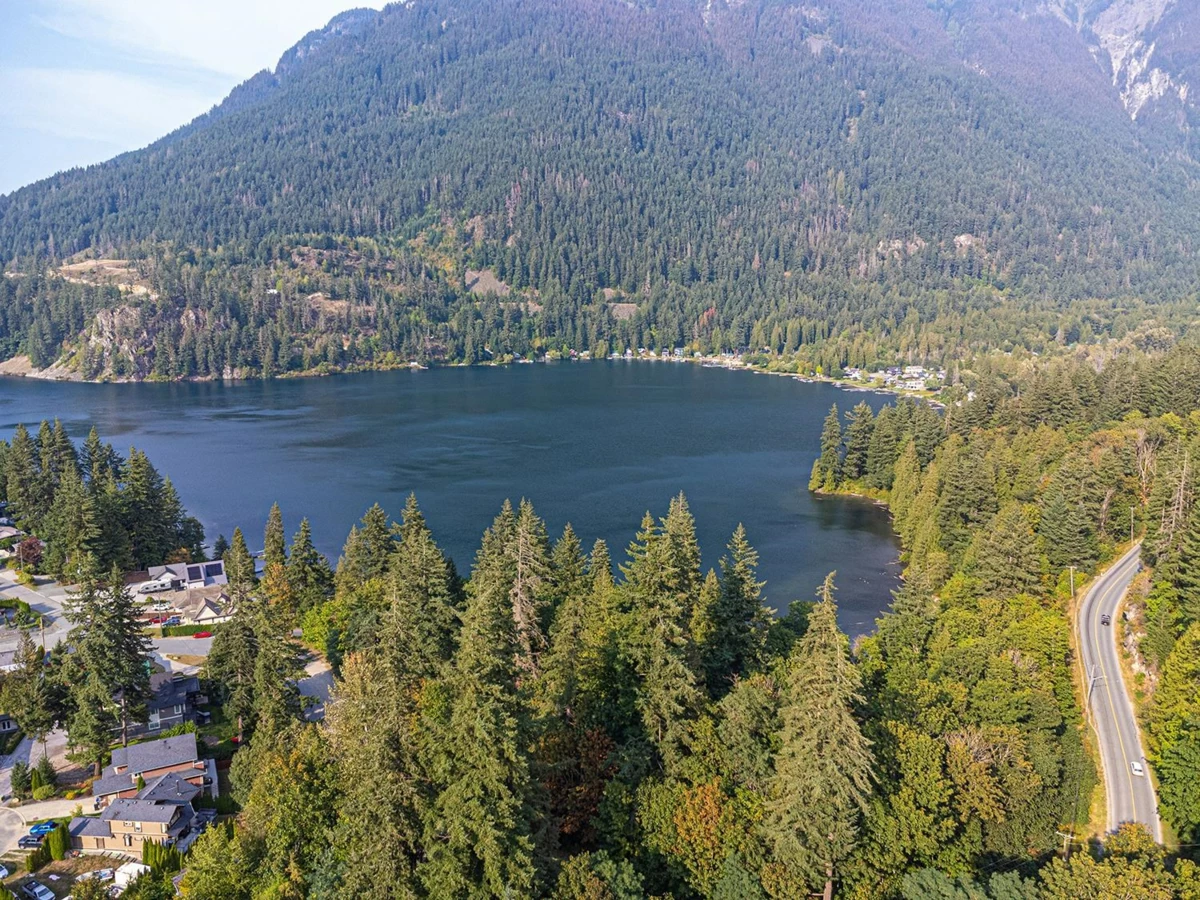 Laundry Room Photo of 2 66026 Kawkawa Lake Road, Hope, BC
