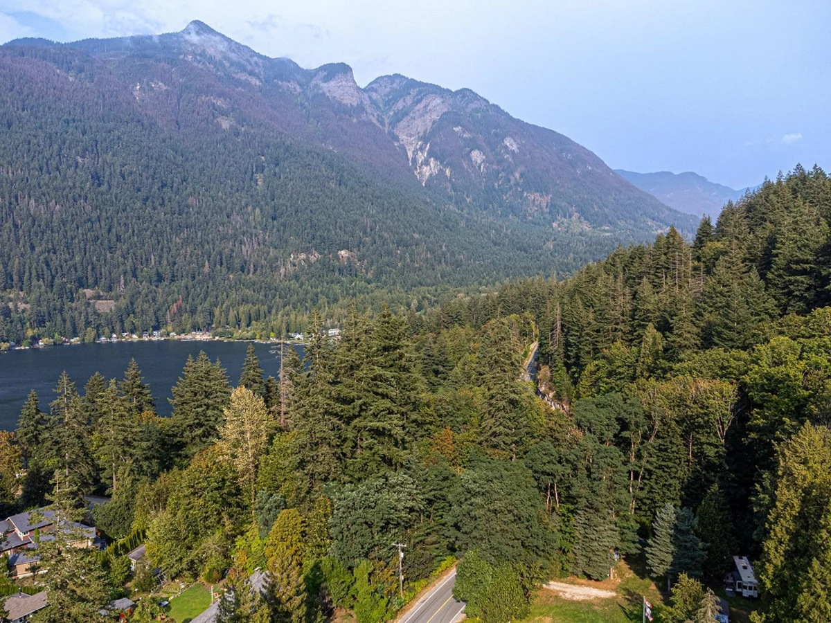 Mudroom Photo of 2 66026 Kawkawa Lake Road, Hope, BC