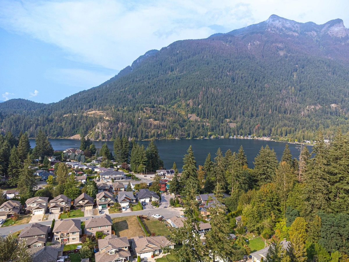 Outdoor Patio Photo of 2 66026 Kawkawa Lake Road, Hope, BC