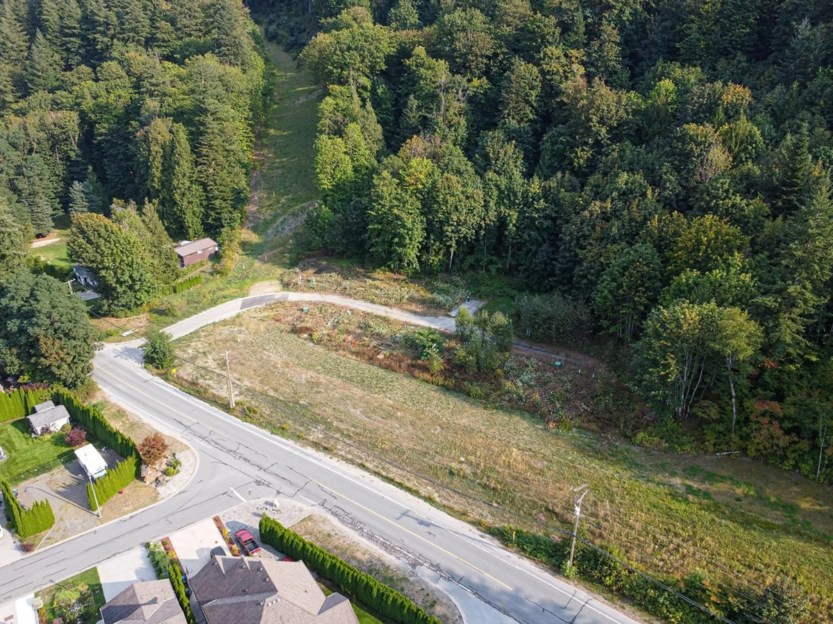 Primary Bathroom Photo of 2 66026 Kawkawa Lake Road, Hope, BC