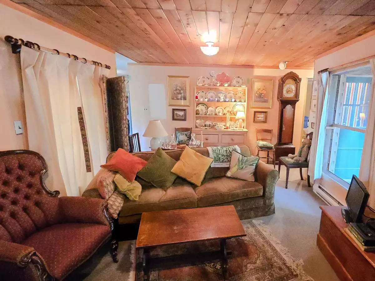 Breakfast Nook Photo of 793 Andy's Bay Road, Gambier Island, BC