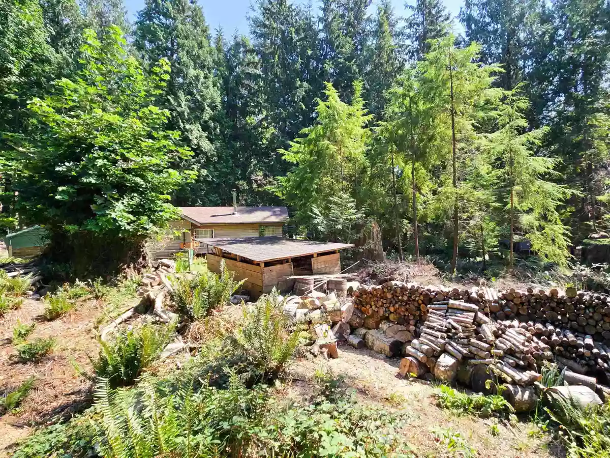 Dining Area Photo of 793 Andy's Bay Road, Gambier Island, BC