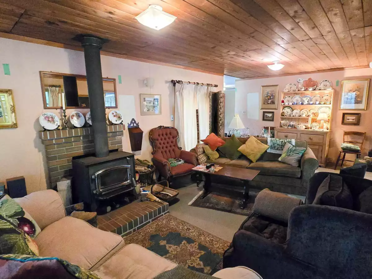 Kitchen Island Photo of 793 Andy's Bay Road, Gambier Island, BC