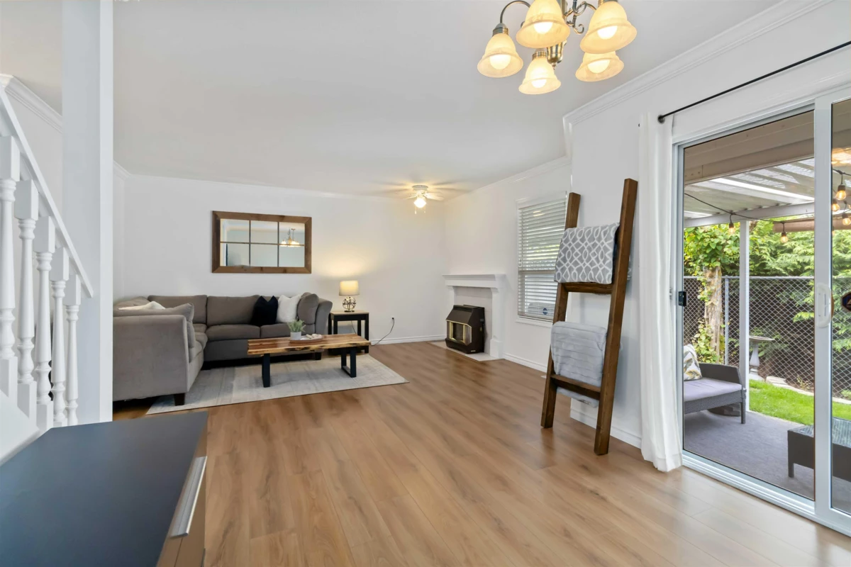 Breakfast Nook Photo of 73 45175 Wells Road, Chilliwack, BC