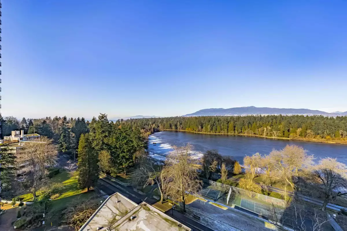 Backyard Photo of 1001 845 Chilco Street, Vancouver, BC
