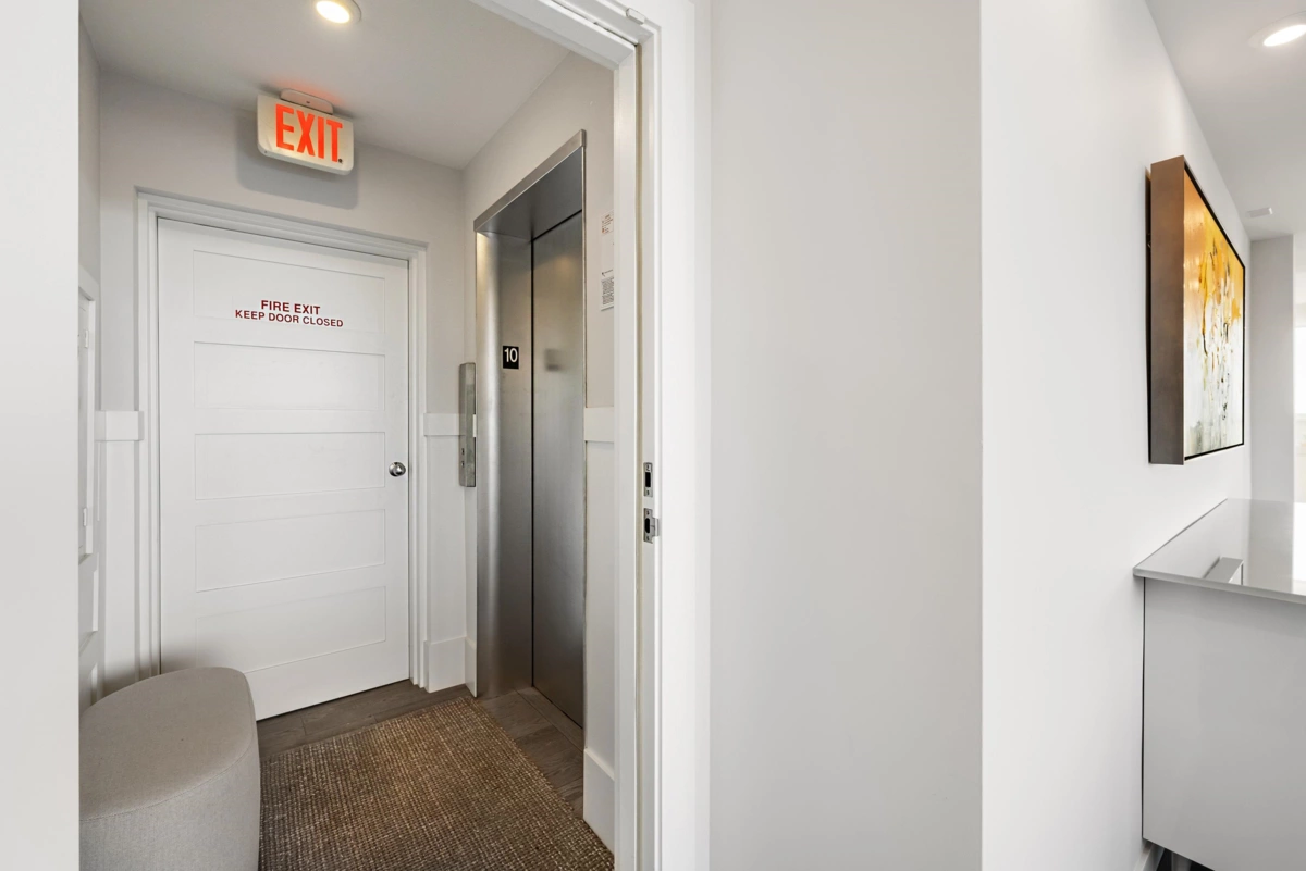 Dining Area Photo of 1001 845 Chilco Street, Vancouver, BC