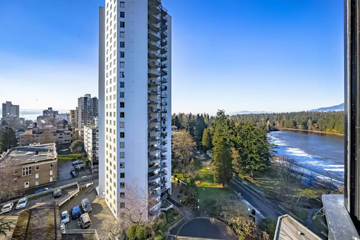 Fitness Center Photo Near 1001 845 Chilco Street, Vancouver, BC