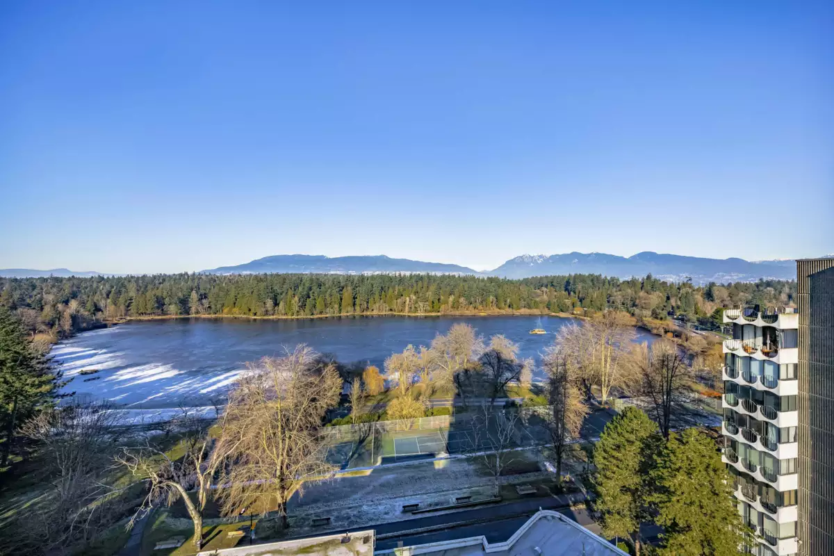 Front Yard Photo of 1001 845 Chilco Street, Vancouver, BC