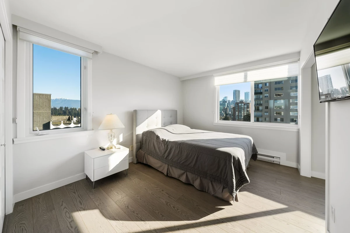 Hallway Photo of 1001 845 Chilco Street, Vancouver, BC