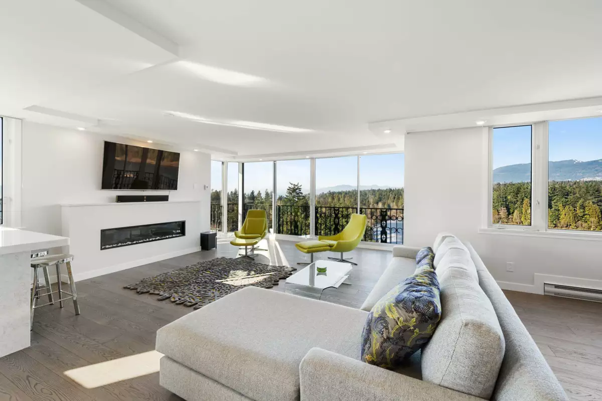 Kitchen Photo of 1001 845 Chilco Street, Vancouver, BC