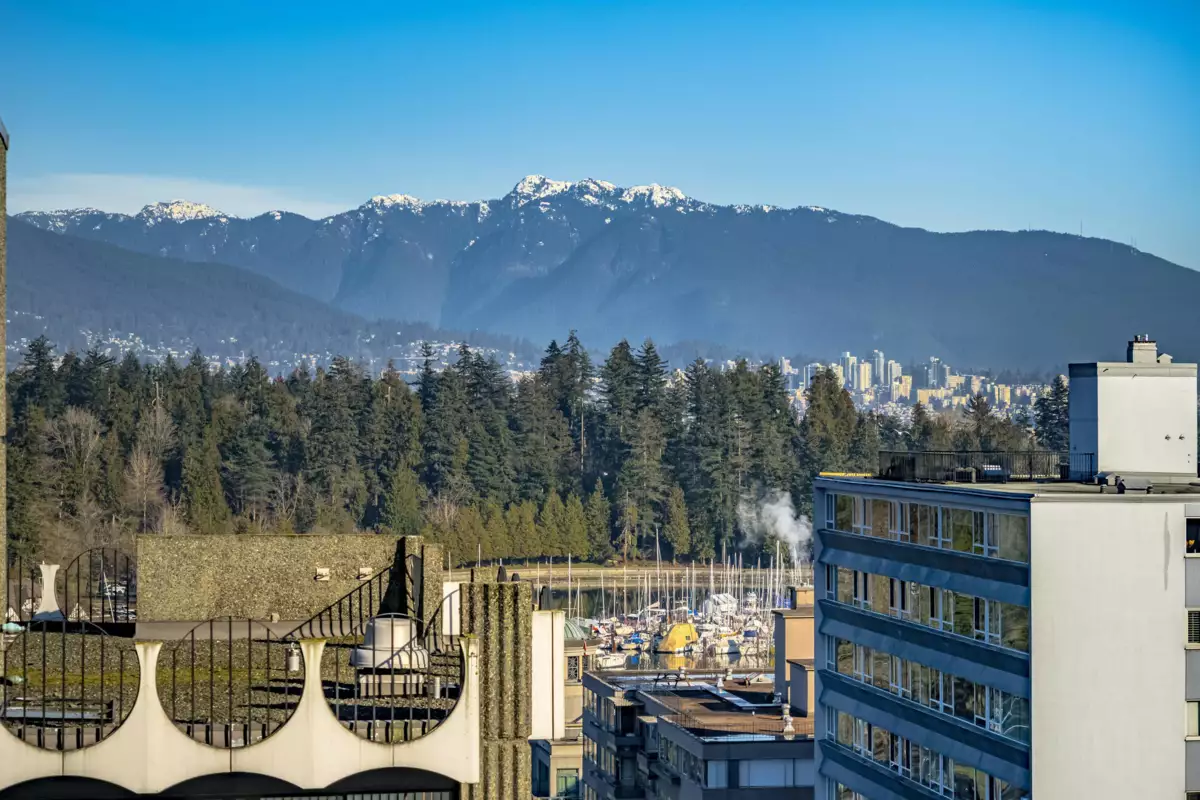 Outdoor Kitchen Photo of 1001 845 Chilco Street, Vancouver, BC
