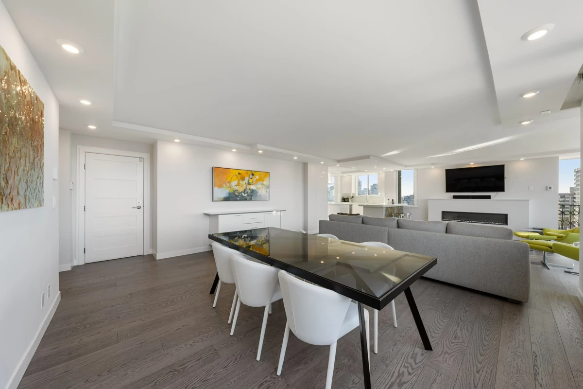 Walk-In Closet Photo of 1001 845 Chilco Street, Vancouver, BC