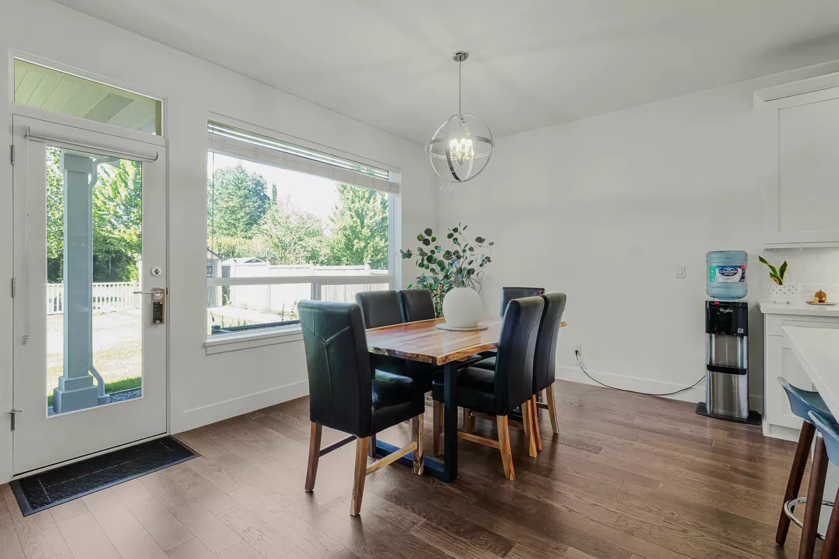 Kitchen Island Photo of 27155 35b Avenue, Langley, BC