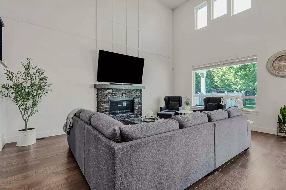 Living Room Photo of 27155 35b Avenue, Langley, BC