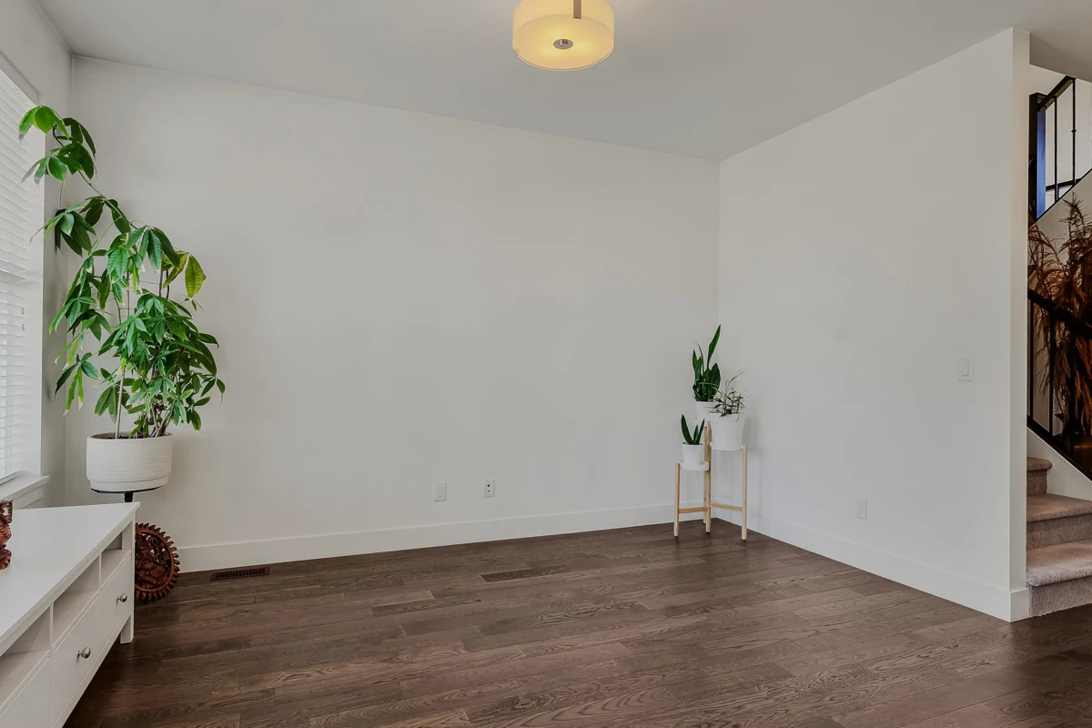 Walk-In Closet Photo of 27155 35b Avenue, Langley, BC