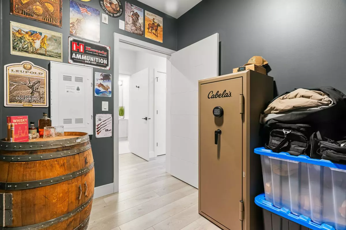 Hallway Photo of 102 45511 Campus Drive, Chilliwack, BC