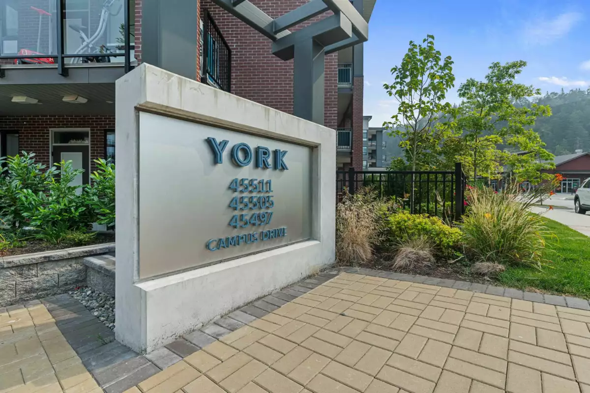 Living Room Photo of 102 45511 Campus Drive, Chilliwack, BC