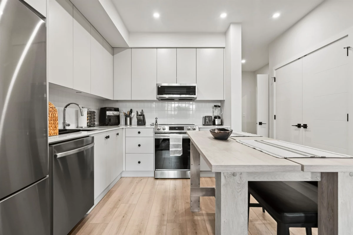 Primary Bathroom Photo of 102 45511 Campus Drive, Chilliwack, BC