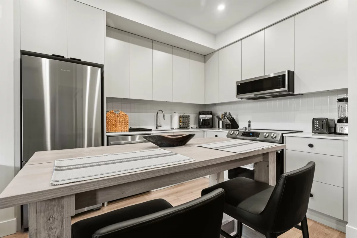 Walk-In Closet Photo of 102 45511 Campus Drive, Chilliwack, BC