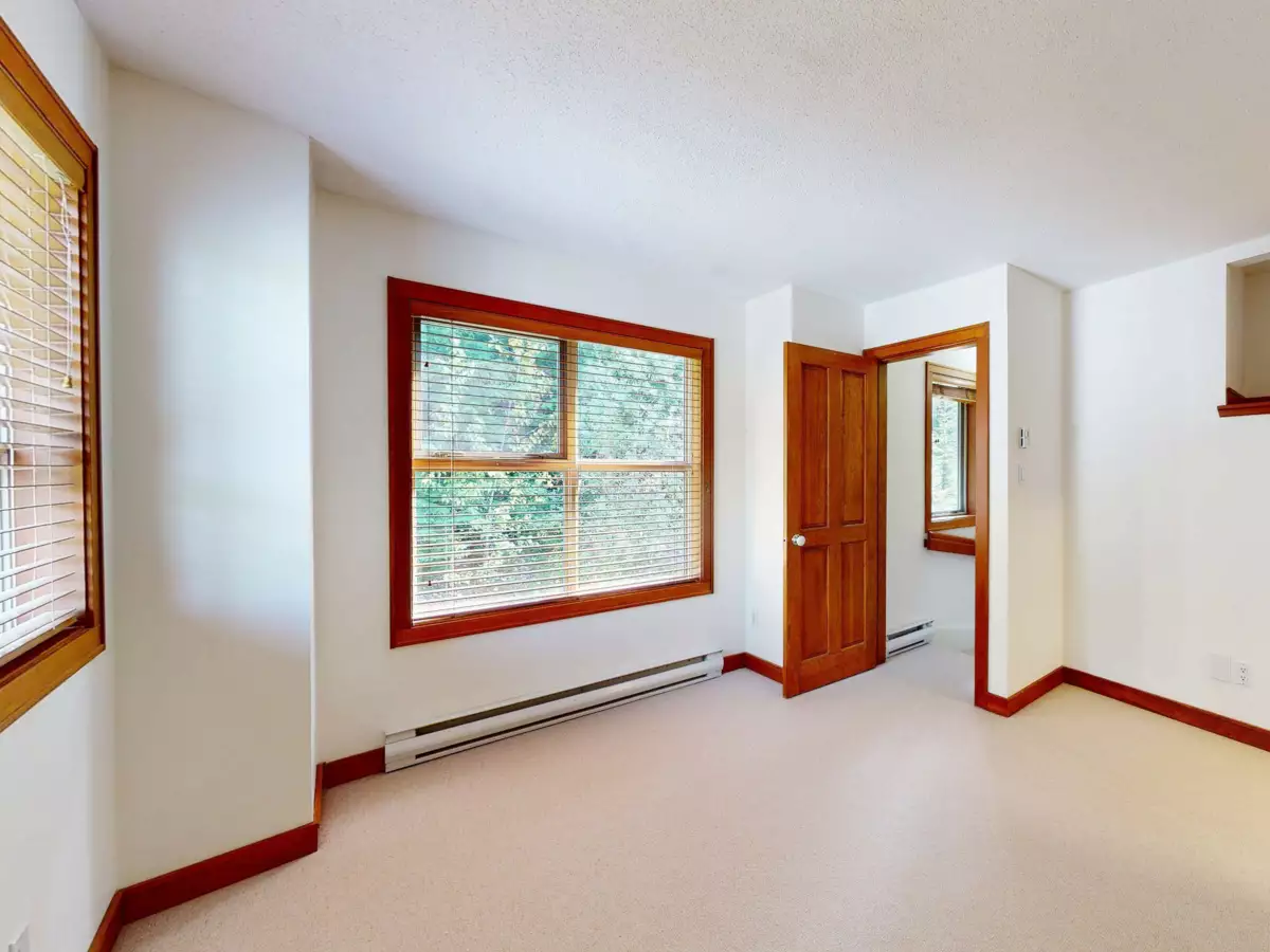 Primary Bathroom Photo of 5 4661 Blackcomb Way, Whistler, BC