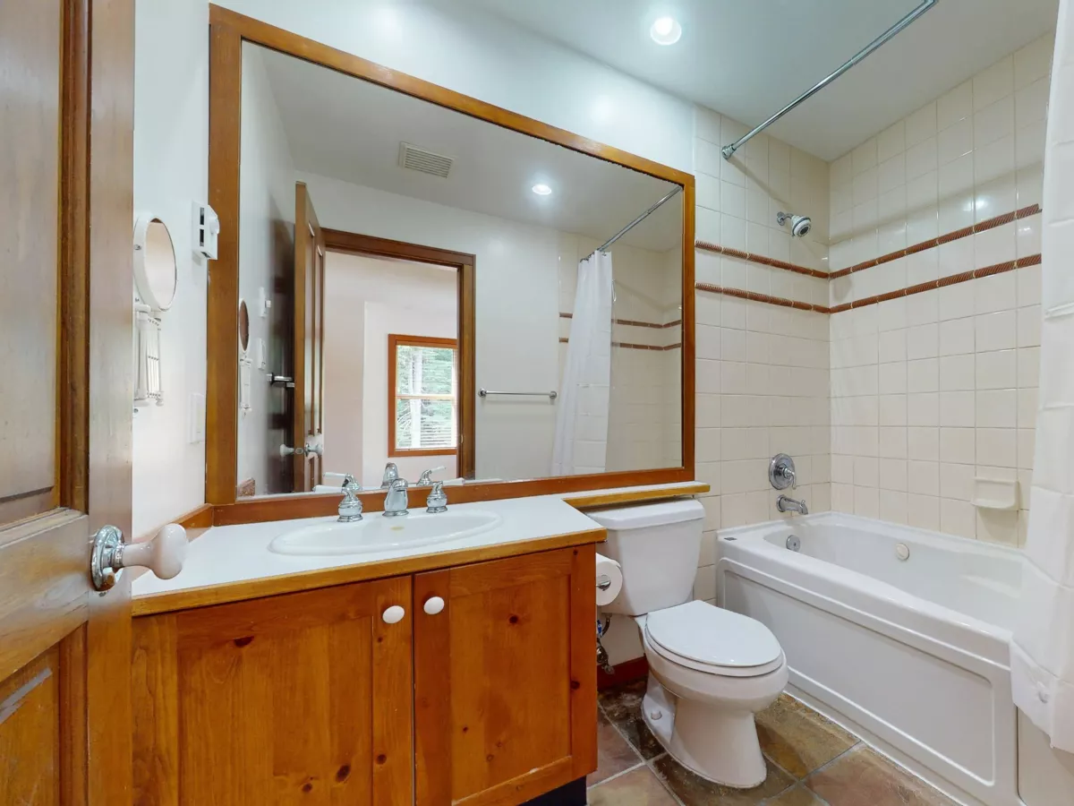 Walk-In Closet Photo of 5 4661 Blackcomb Way, Whistler, BC