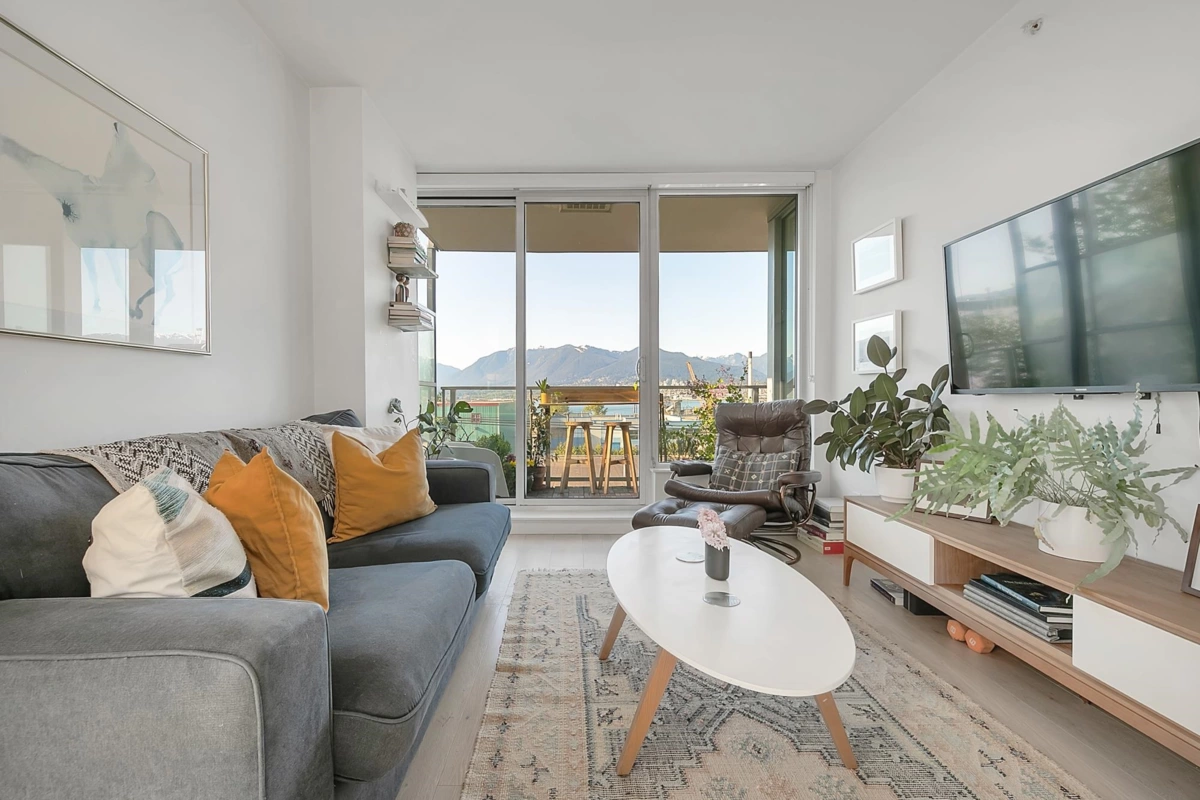 Family Room Photo of 302 933 E Hastings Street, Vancouver, BC