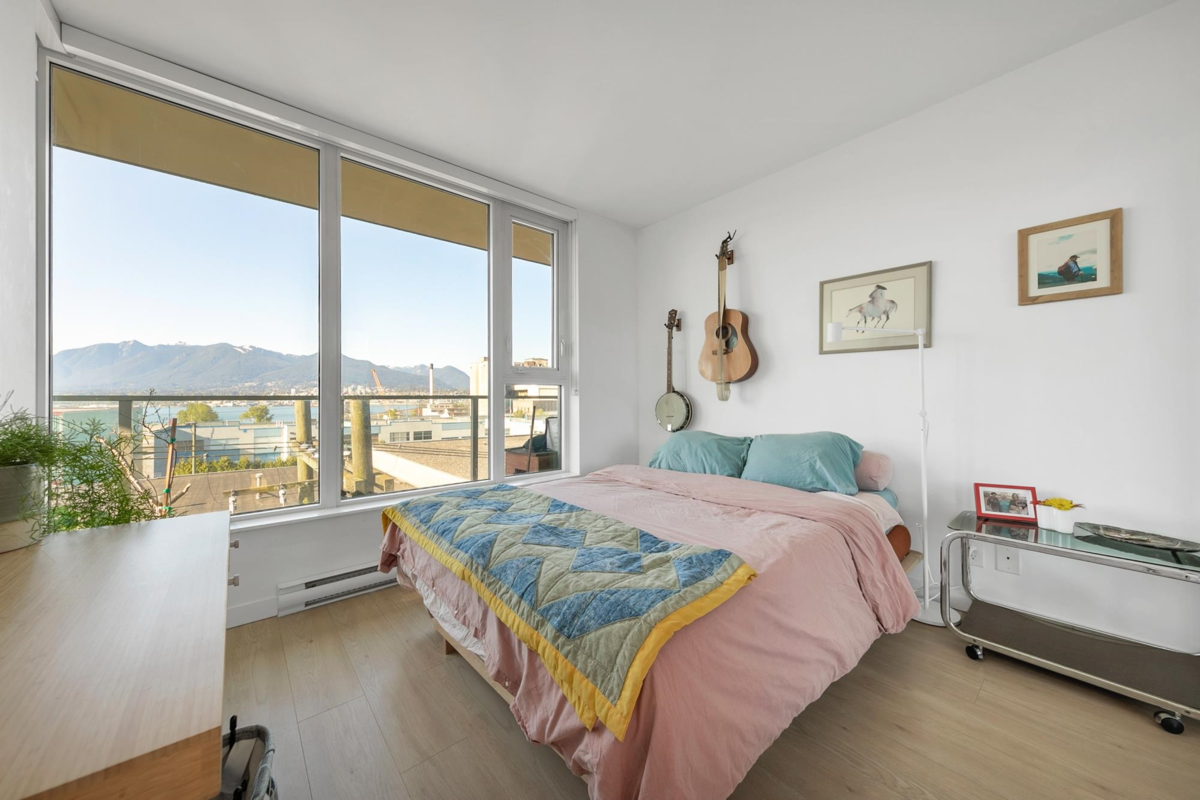 Guest Bathroom Photo of 302 933 E Hastings Street, Vancouver, BC