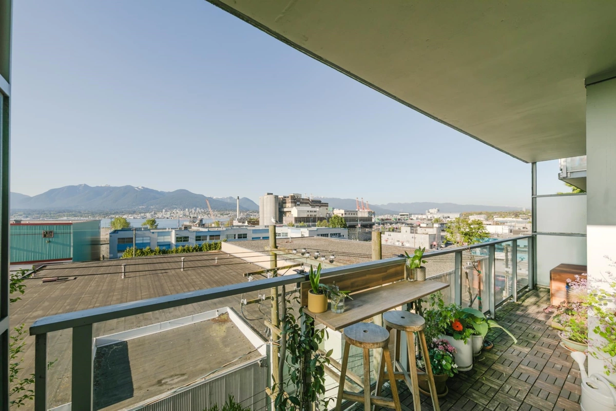 Hallway Photo of 302 933 E Hastings Street, Vancouver, BC