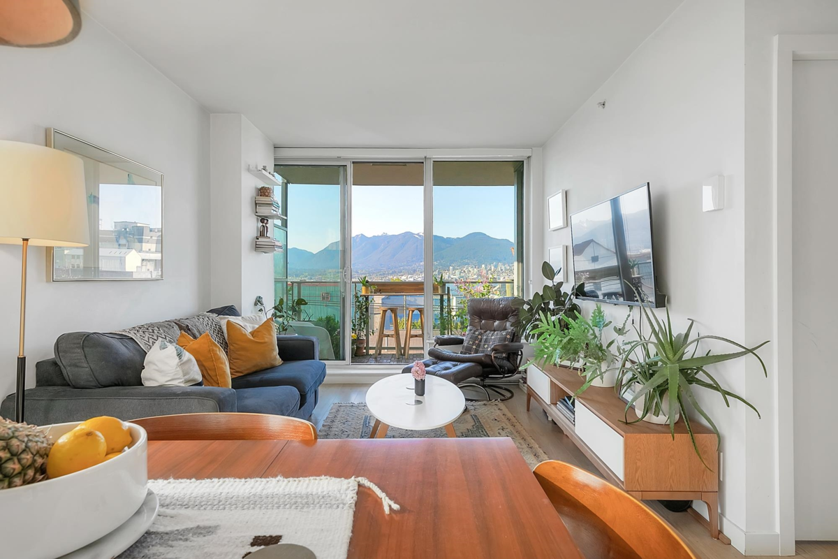 Kitchen Photo of 302 933 E Hastings Street, Vancouver, BC