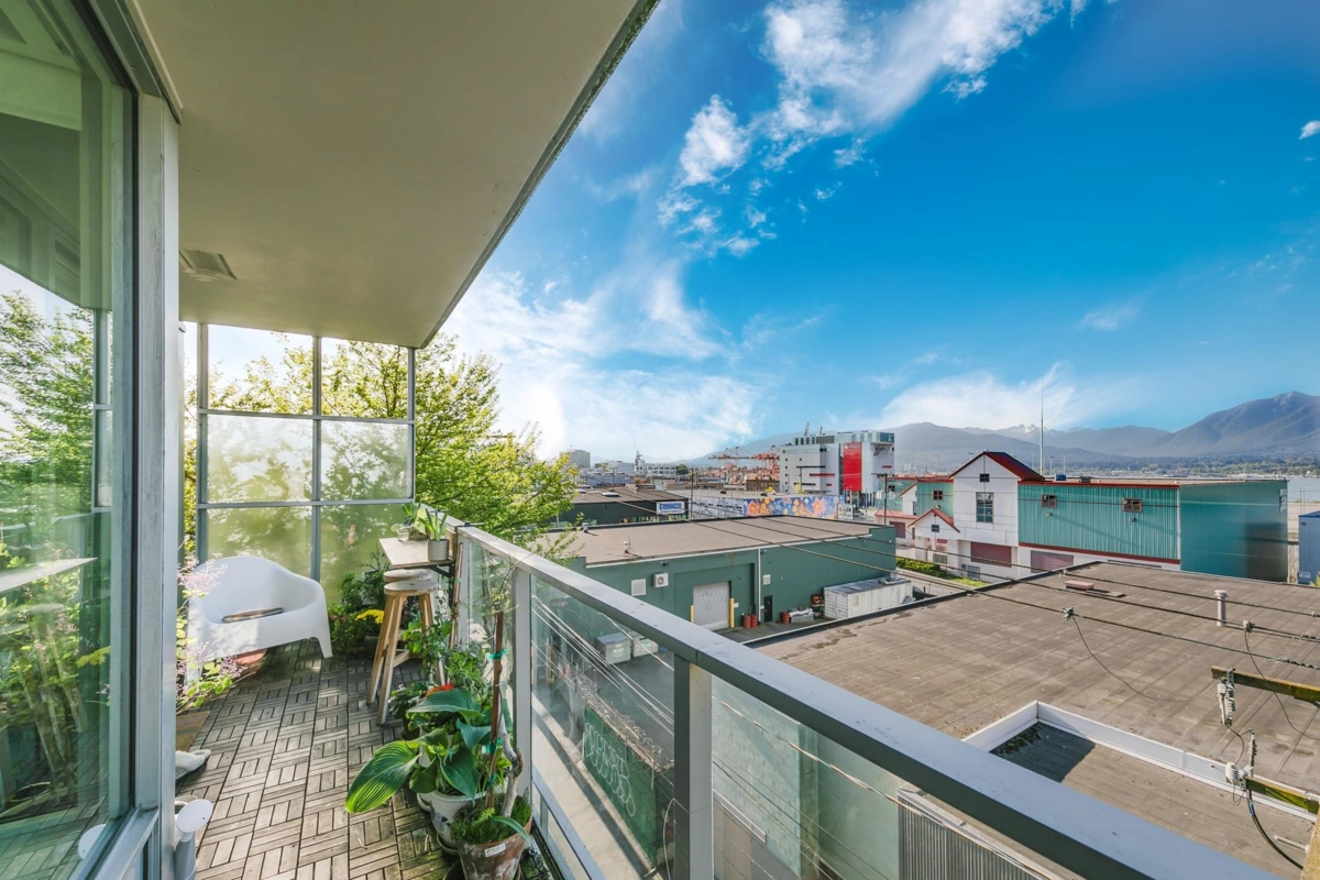 Staircase Photo of 302 933 E Hastings Street, Vancouver, BC