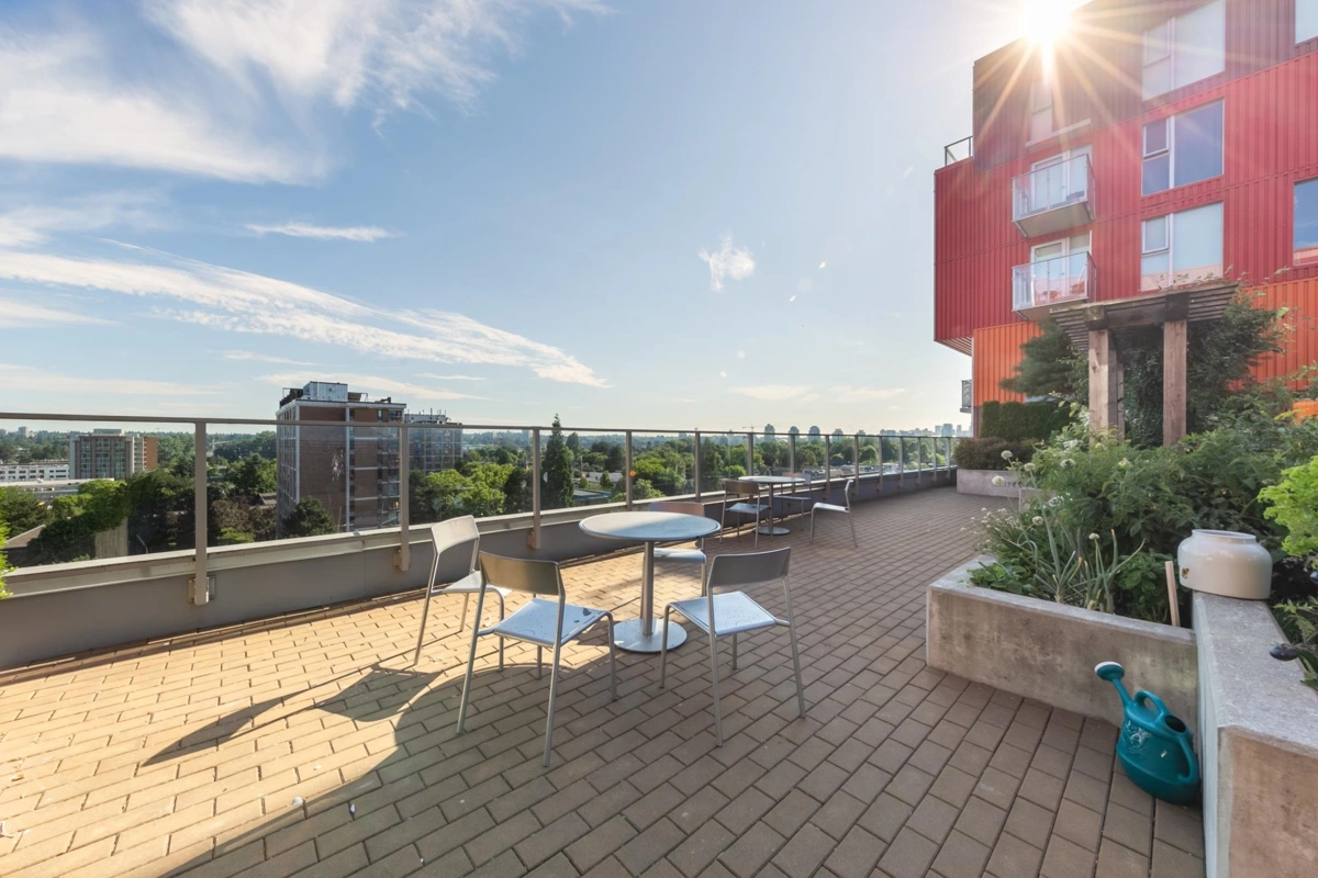Swimming Pool Photo of 302 933 E Hastings Street, Vancouver, BC