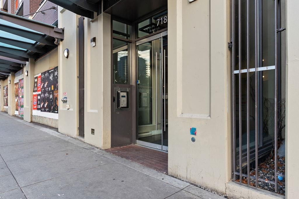 Outdoor Kitchen Photo of 406 718 Main Street, Vancouver, BC